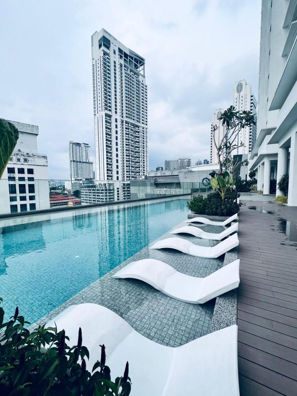 Quill Serviced Suites Klcc Apartemen